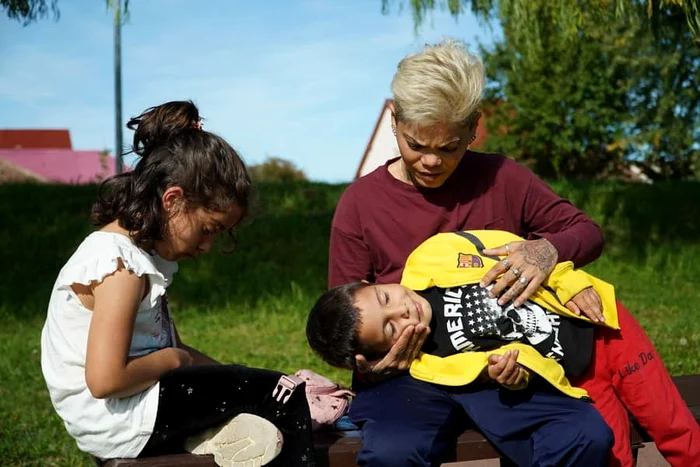 Maria, fetiţa Sîrmancăi, se visează medic iar Pavel, băieţelul ei, pompier FOTO: Bihoreanul