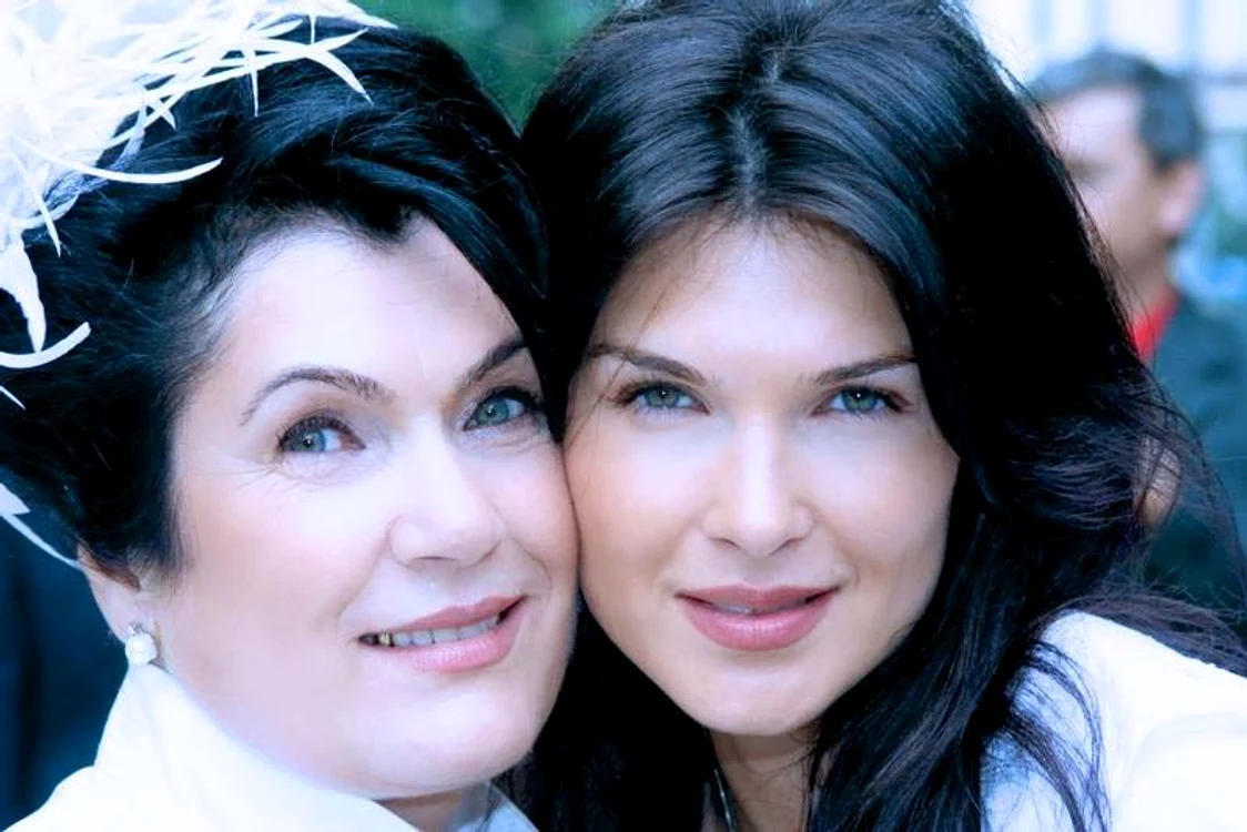 Monica Bârlădeanu o moşteneşte pe mama sa la capitolul frumuseţe şi eleganţă