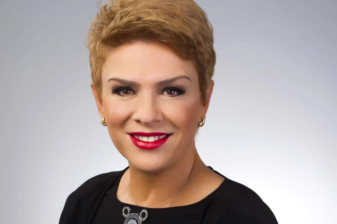 
    Deși nu era îmbrăcată adecvat, Teo a arătat câteva poziții de yogaFoto: Captură Kanal D  