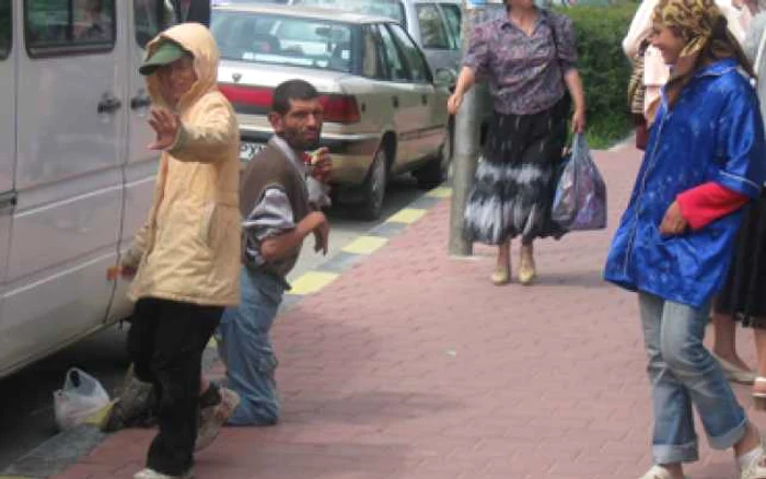 Suceava: Suceveni obligaţi să cerşească în Polonia