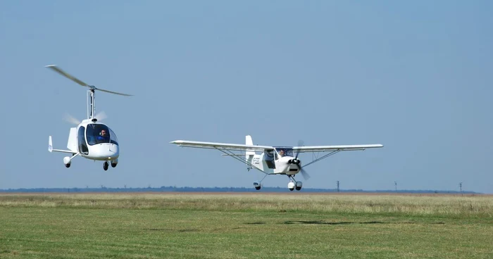 Invitaţii acţiunii de la Şirna au zburat cu singurul girocopter din ţară şi un avion YR 5265 (foto: Sebi Radu)