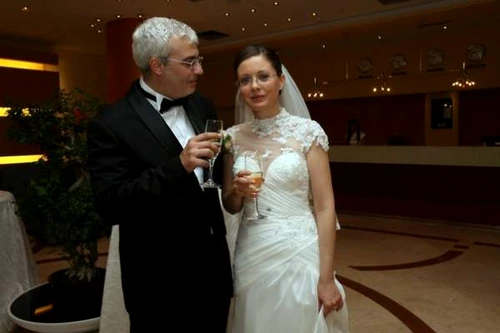Artistul s-a însurat cu Alina în anul 2011, iar după scurt timp aceasta a adus pe lume o fetiţă, acum în vârstă de aproape doi ani