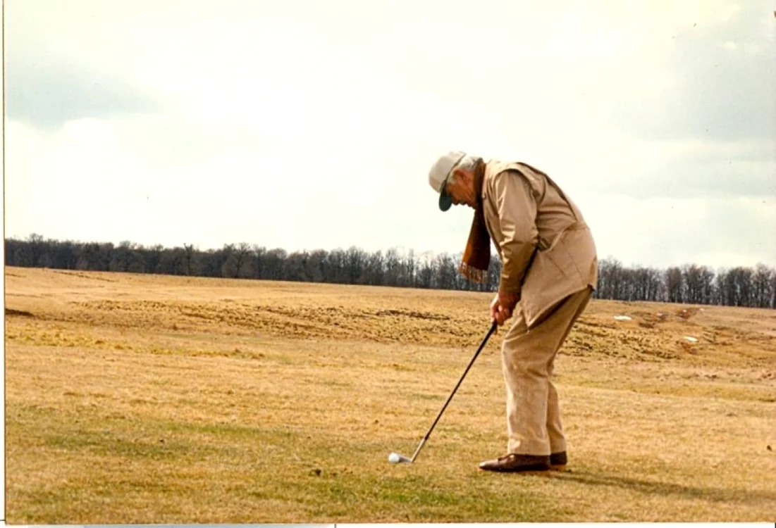 Paul Tomiţă pe terenul de golf la Pianu de Jos. Foto: Golf Club ”Paul Tomiţă”