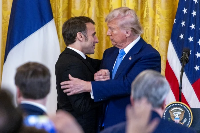 Emmanuel Macron și Donald Trump și-au strâns mâinile de mai multe ori FOTO EPA-EFE