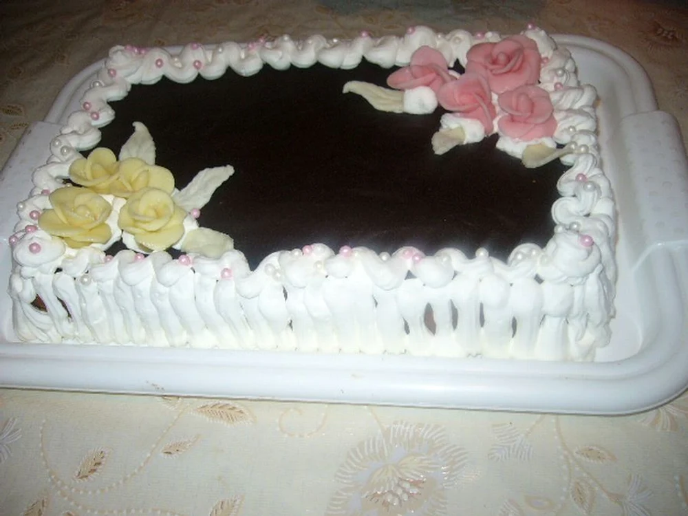 
    Tort cu trandafiri  