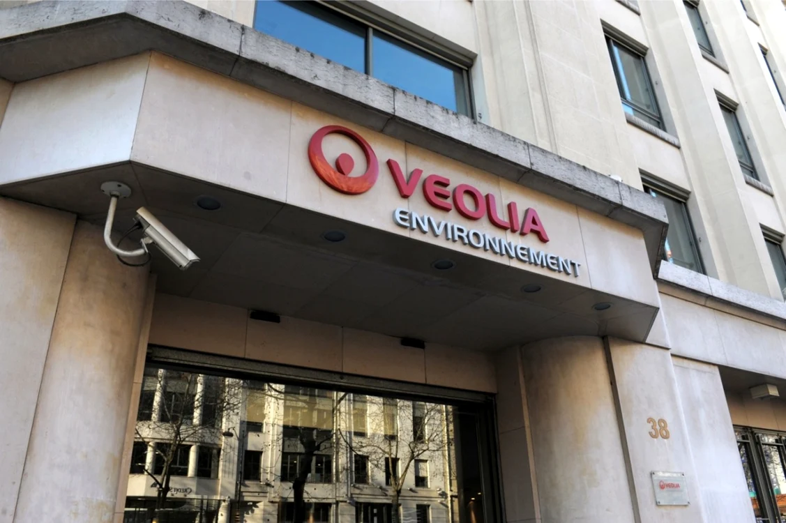 Directorii Apa Nova dădeau şpagă pentru a creşte preţul apei furnizate în Bucureşti şi făcea evaziune fiscală şi spălare de bani pentru a reduce taxele plătite statului