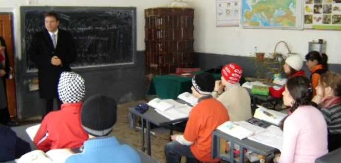 Prefectul de Mehedinţi, Ion Mîţu, anunţă o anchetă la Şcoala Jirov