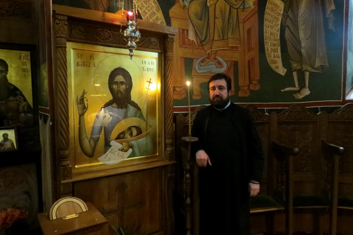Părintele Mihai Marian are o relație specială cu studenții Politehnicii bucureștene, pe care-i păstoreștefoto: Alexandru Catalan