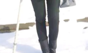 Iar la geanta Chanel  foloseşte un baston  gri metalizat jpeg