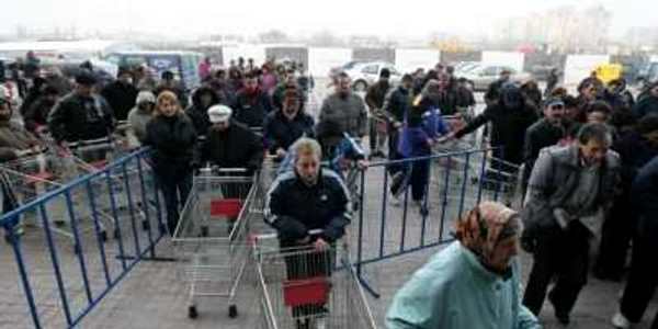Hipermarketul Auchan s-a deschis în această dimineaţă la Craiova