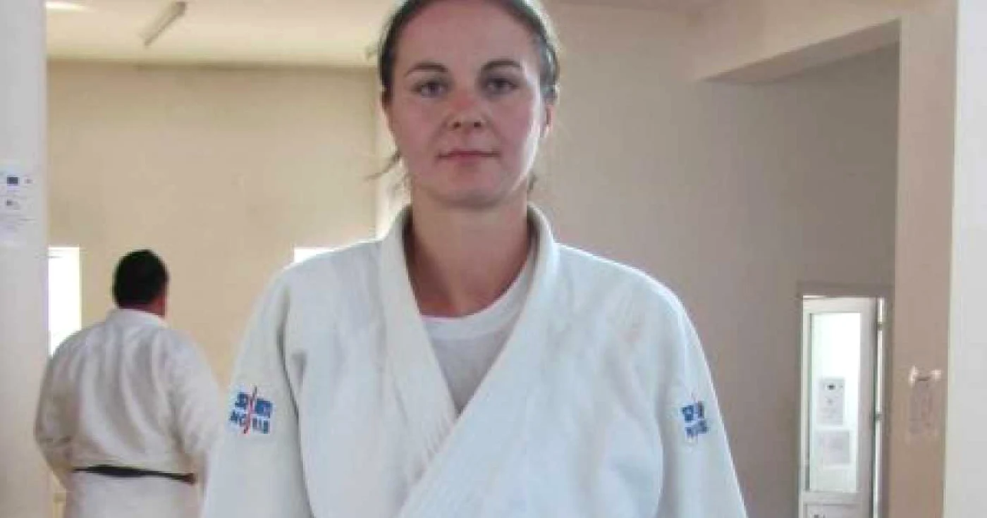 Tânăra face judo de 20 de ani