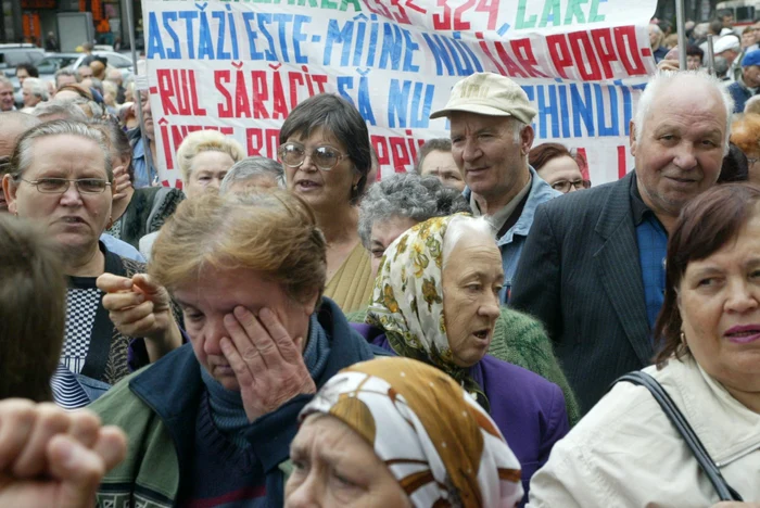 Peste 90% din pensionari primesc pensii mai mici decât minimul de existenţă FOTO Tudor Iovu