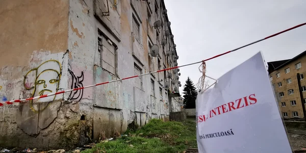Blocul fantomă din Hunedoara  Foto Daniel Guță ADEVĂRUL (3) jpg