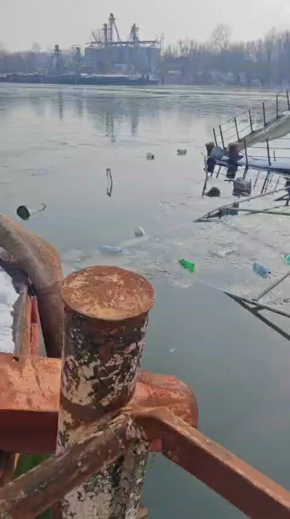 Alertă pe Dunăre: Poluare cu carburanți și ulei după scufundarea unui împingător în zona Giurgiu