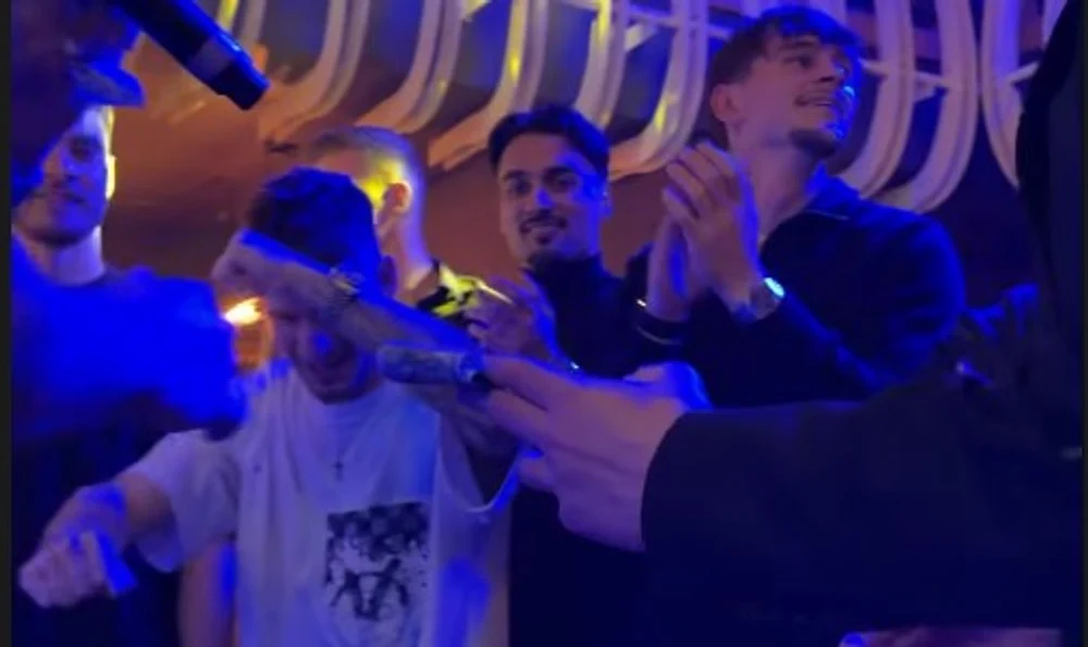 Nu e nicio dramă: fotbaliștii Craiovei s-au dezlănțuit pe ritmuri de manele după eliminarea din Europa