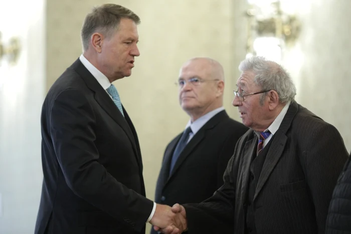 Klaus Iohannis a primit la Cotroceni delegaţia PSD formată din Eugen Nicolicea şi doi deţinuţi politic