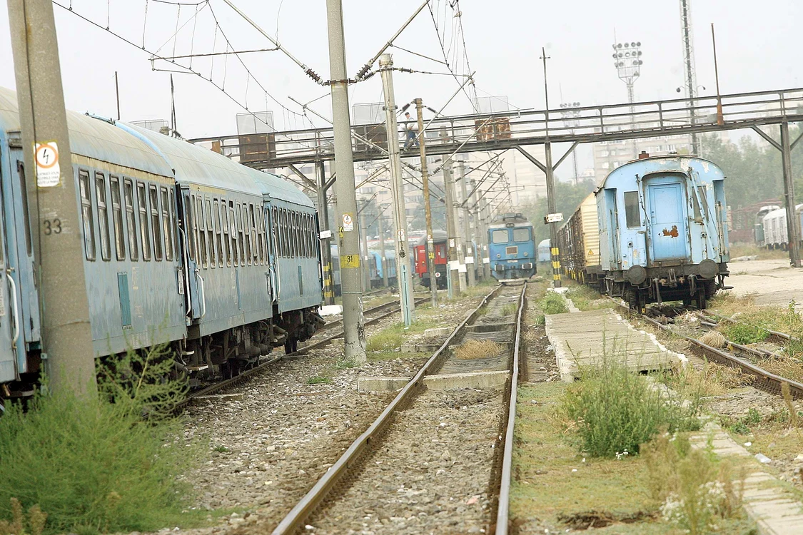 Tinerii teribilişti se urcă pe trenurile care se află oprite în gări sau în depouri ca să-şi facă selfie