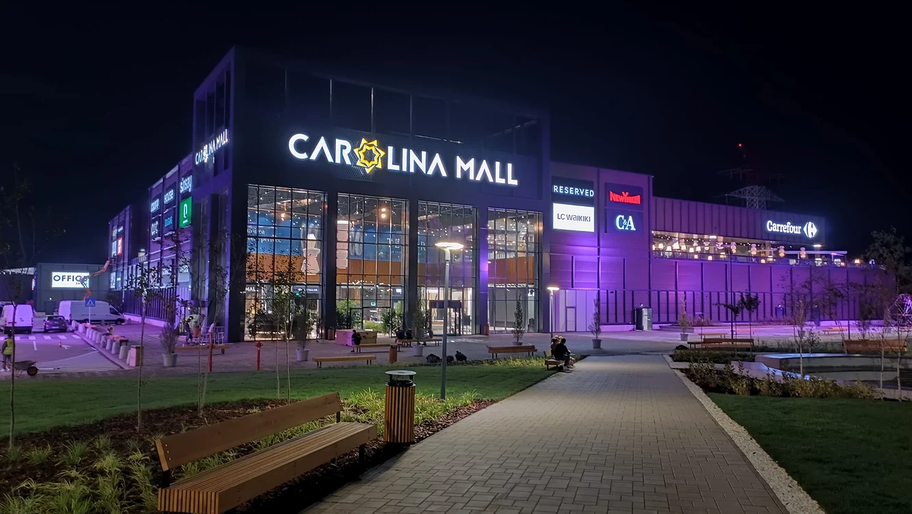 Mall-ul iluminat noaptea FOTO Cosmin Szekely