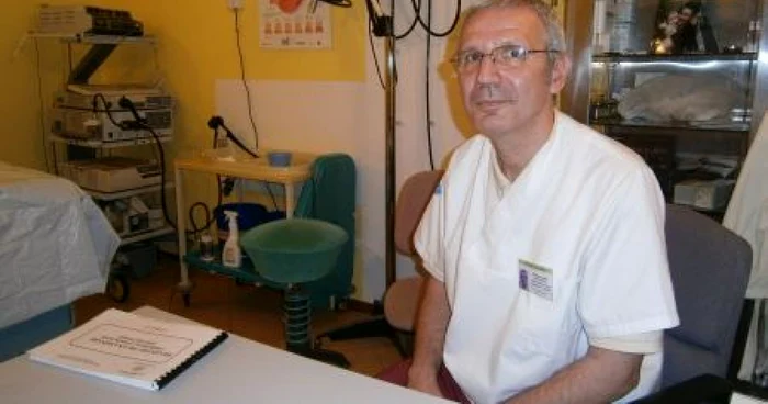  Medicul studiază evoluţia cancerului de colon în judeţul Mehedinţi