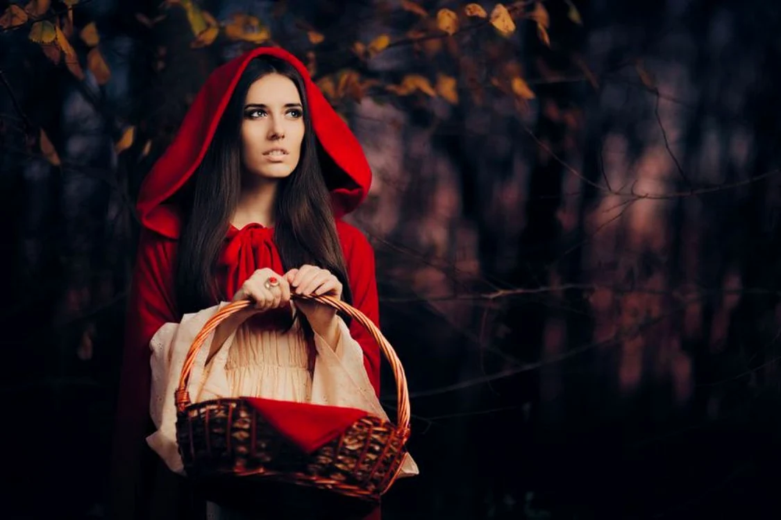 Scufiţa Roşie are două versiuni, dar cea a fraşilor Grimm este cea mai populară FOTO Shutterstock