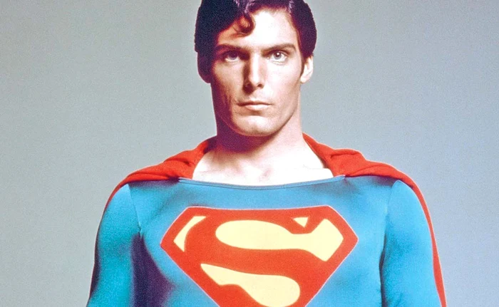 
    Christopher  Reeve  a rămas  paralizat  la 43 de ani şi a murit la   doar 52 de ani  