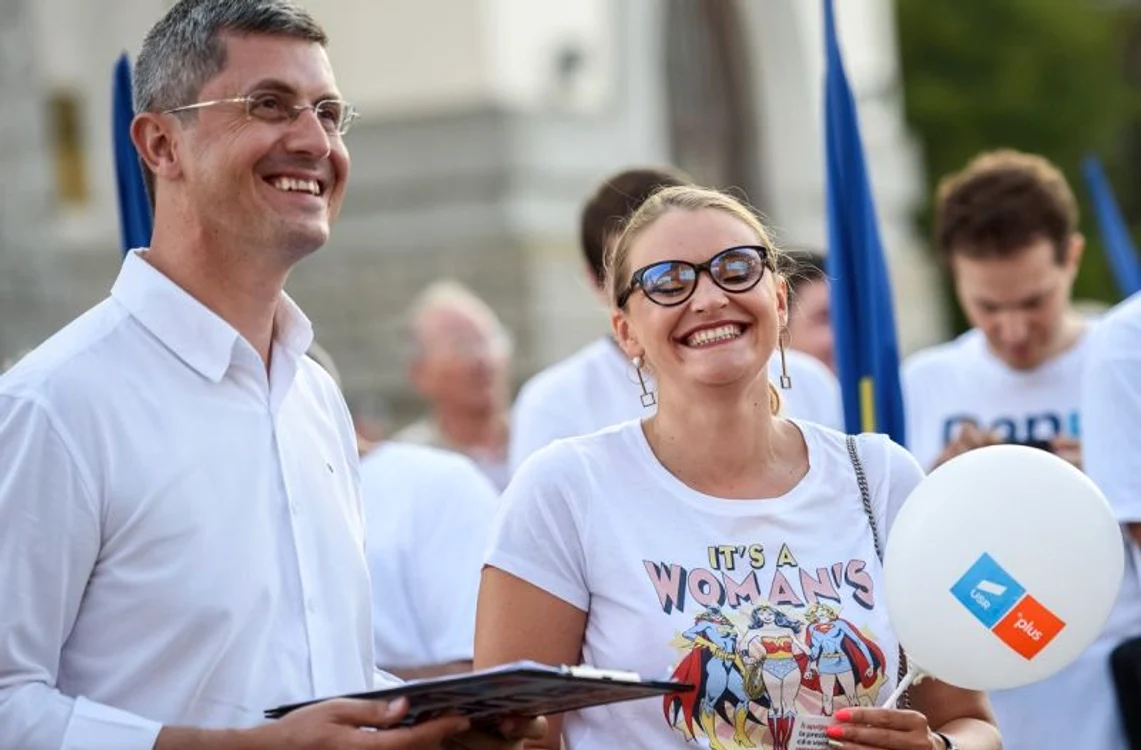 Olguța Totolici este căsătorită cu Dan Barna din 2007