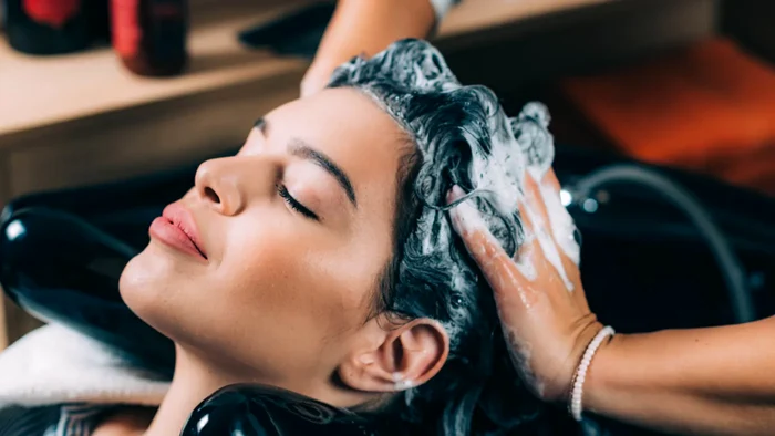 Culoarea de păr care va domina saloanele de coafură în toamna anului 2025.