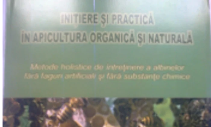 Coperta cărţii „Iniţiere şi Practică în Apicultura Organică şi Naturală”, de Dragoş Ciprian Negru