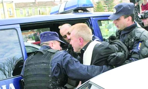 Vasile Teofil a  provocat un scandal  şi a fost condus la  secţia de poliţie jpeg