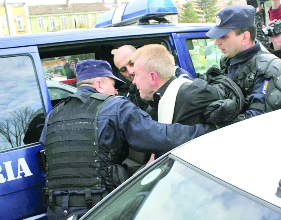 Vasile Teofil a  provocat un scandal  şi a fost condus la  secţia de poliţie