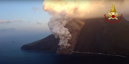 Eruptie Vulcan Stromboli   Foto Captură Video png