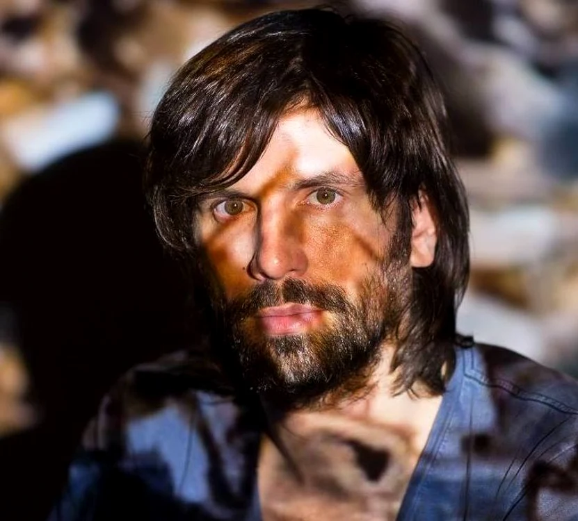 
    Dj Pagal a intrat cu motocicleta într-un stâlpFoto: arhivă personală  