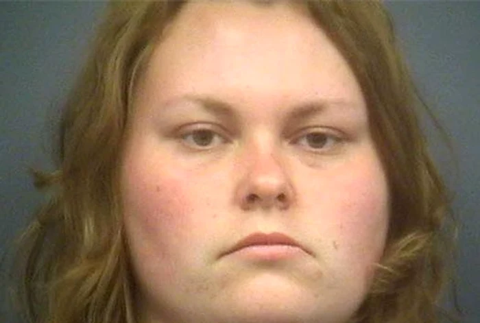 Femeia era dezbrăcată când a ieșit din mașinăFoto: Clare County Sheriff’s Office