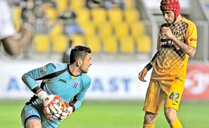 
    Astafei a adus trei puncte  care ar putea fi de aur  pentru PetrolulFoto: sportpictures.eu  