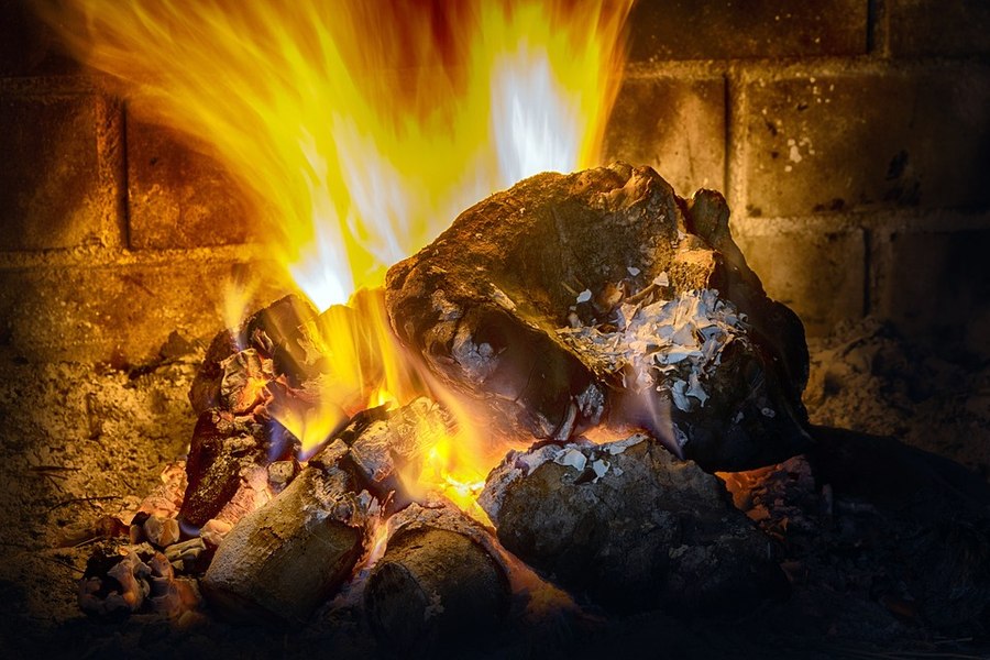Informații utile cu privire la șemineele pe gaz: ce să știi despre ele?
