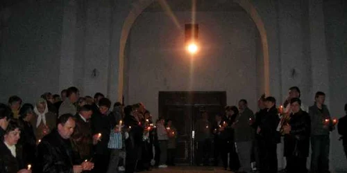 Mii de credincioşi sunt aşteptaţi să ia Lumină