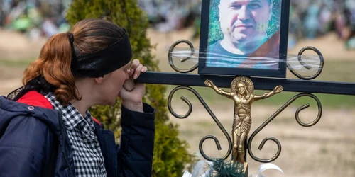 Razboi Ucraina Rusia distrugeri morti raniti refugiati 1-2 mai 2022 cimitir Irpin FOTO Profimedia