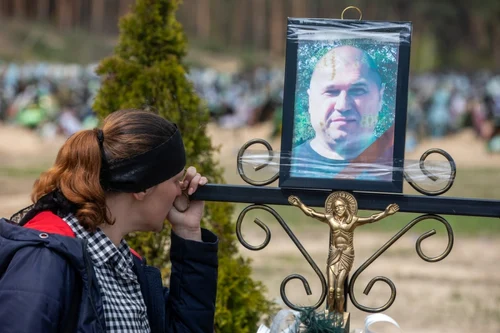 Razboi Ucraina Rusia distrugeri morti raniti refugiati 1-2 mai 2022 cimitir Irpin FOTO Profimedia