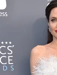 Angelina Jolie, îngrijirea tenului, dermatolog  foto   Shutterstock jpg