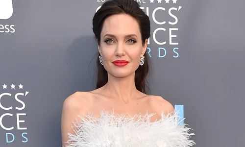 Angelina Jolie, îngrijirea tenului, dermatolog  foto   Shutterstock jpg