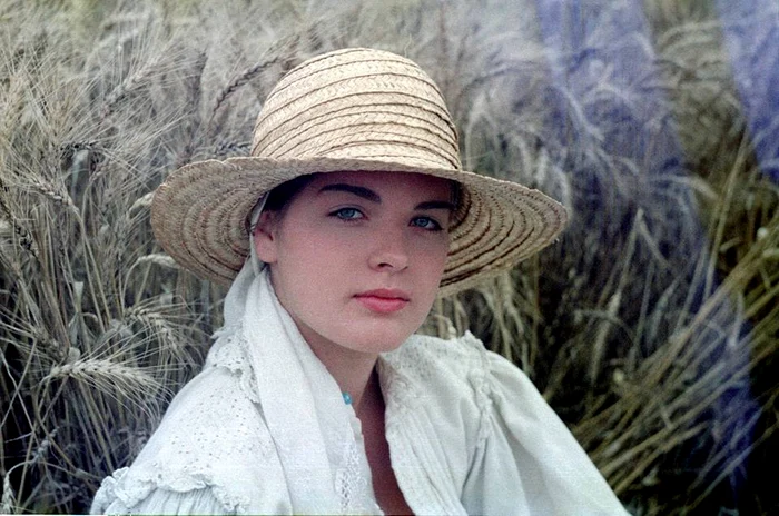 Manuela Hărăbor în rolul Siminei din filmul „Pădureanca” (1987)