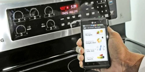 Tehnologia care permite programarea aragazului printr-o simplă aplicaţie a fost prezentată la  începutul acestui an