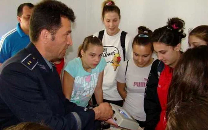 Copiii, dar şi adulţii au la dispoziţie un nou număr de telefon la care pot sesiza abuzurile împotriva copilului