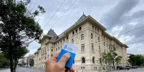 Card nominal pentru angajaţii care lucrează în Primăria Capitalei FOTO Nicuşor Dan