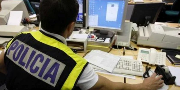 Un bărbat a fost arestat pentru că a postat pe Twitter locaţiile poliţiştilor din Pittsburgh în timpul summitului G20