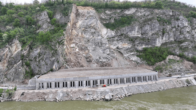 Noua polată peste șoseaua din Clisura Dunării, finalizată. Cum arată construcția spectaculoasă   