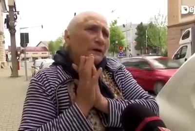 mama unuia dintre tinerii care au atacat o ambulanta png
