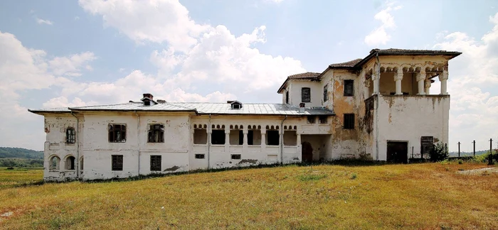 Castelul medieval din Zătreni Vâlcea Foto Alexandru Cutelecu jpg