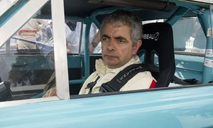 rowan atkinson crashes his car at goodwood revival 86531 7 jpeg