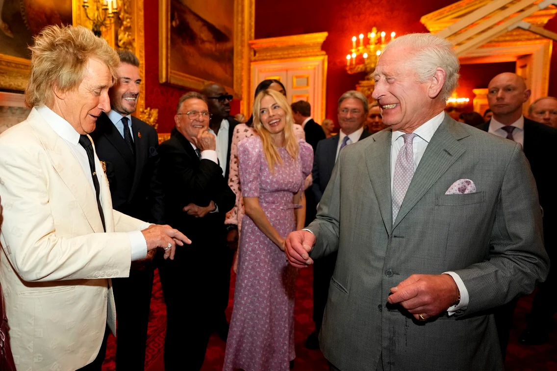 Regele Charles alături de Rod Stewart